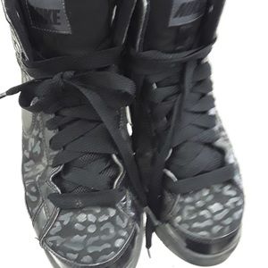 Rare Nike sneaker women air toe loopmid 396464-001